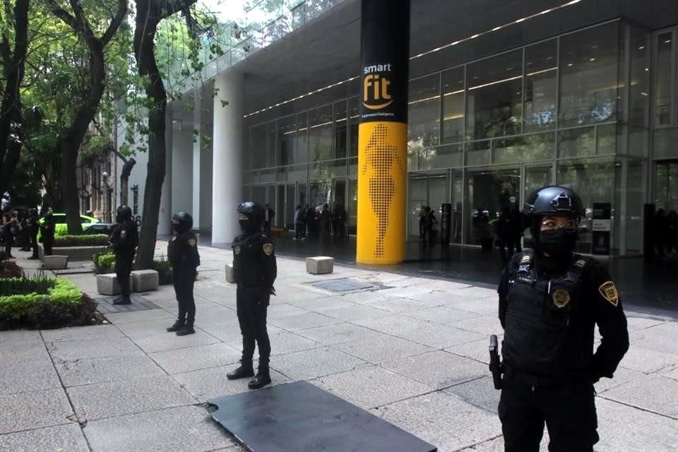 Luego de que se realizó un mega operativo en Benito Juárez y Cuauhtémoc, en el cual se detuvieron a 27 personas relacionadas con extorsiones realizadas a través de 23 aplicaciones para celular, llamaron a denunciar.