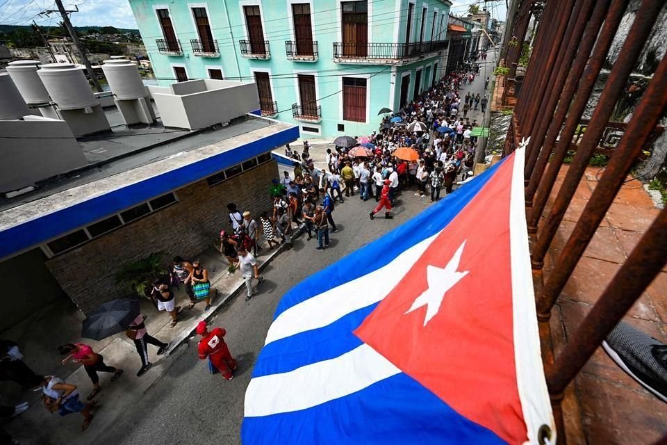 La crisis energética en Cuba no para y ayer se reportó otro apagón en la isla, lo que provocó que cientos de personas salieron a las calles.