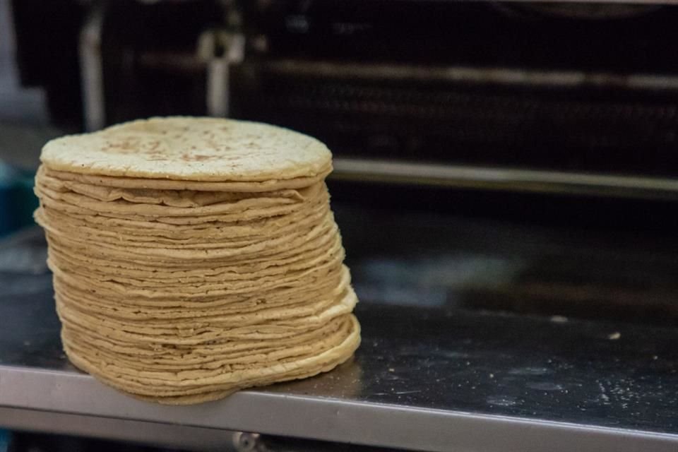 Mientras en varios municipios en Guerrero el kilo de tortilla est en $30, en Iguala un grupo del narco obliga a bajar el costo a $21.
