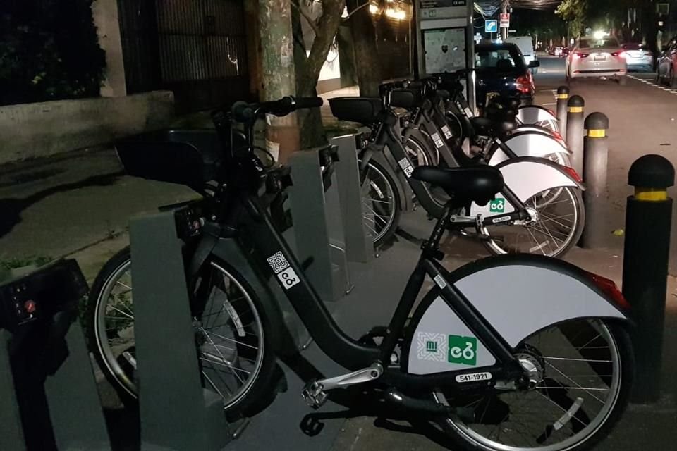 Ayer fue instalada la estación Chilpancingo de Ecobici, en la Colonia Condesa, en la Alcaldía Cuauhtémoc, además de otras tres.