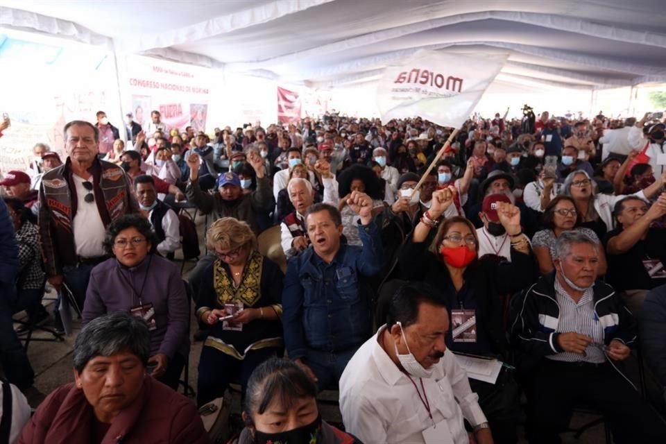 Los disidentes de Morena se reunieron en el Monumento a la Revolución.