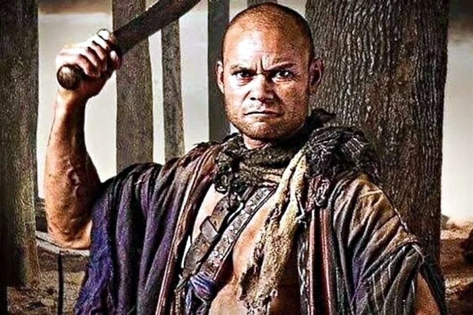 Por un adenocarcinoma, el actor Ioane 'John' King, conocido por su papel del gladiador Rhaskos en la serie 'Spartacus', murió a los 49 años.