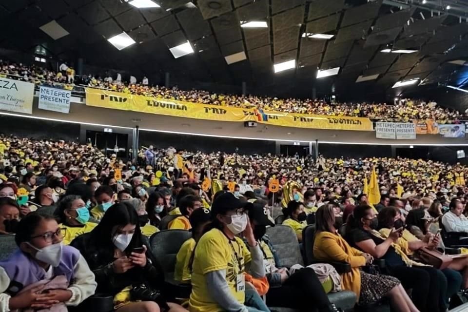 Hace dos semanas, simpatizantes del PRD se reunieron en el Teatro Morelos para promover a sus aspirantes a la gubernatura del Edomex.