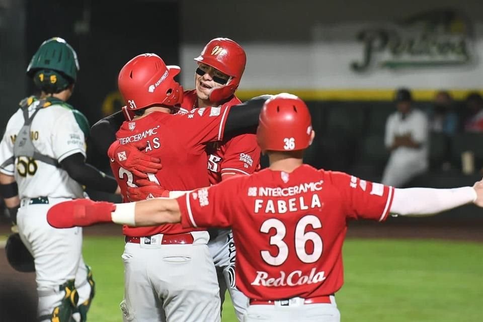 Los Diablos Rojos están cerca de barrer a los Pericos.