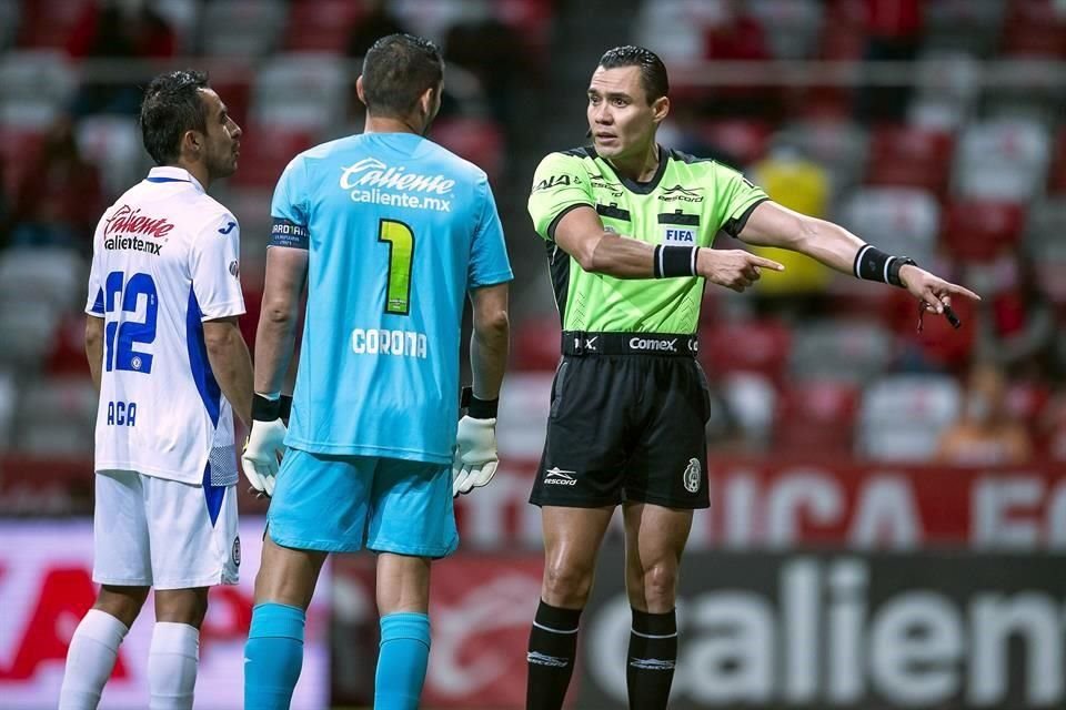 Cruz Azul perdió 2-1 con el Toluca, ambos goles de los Diablos por la vía del penal.