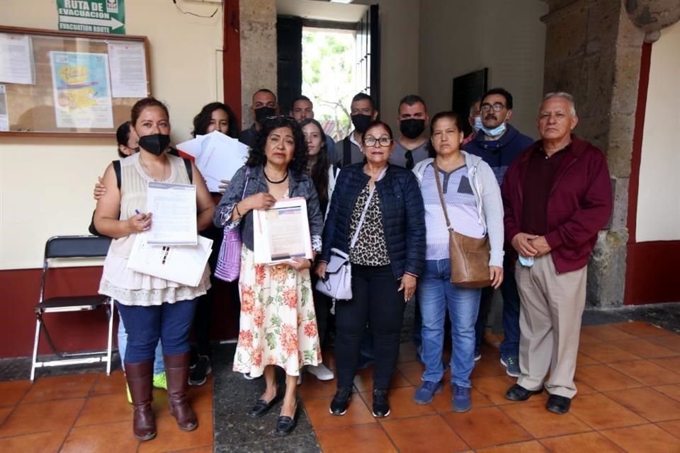 Un grupo de personas que se dicen defraudados por la inmobiliaria Green Ocean acudió a pedir ayuda al Congreso de Jalisco.