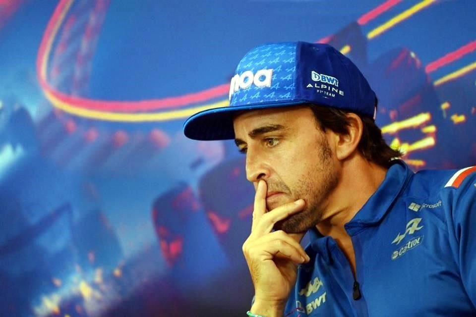 Fernando Alonso cambia de equipo para el 2023.