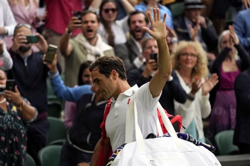 Roger Federer aún busca volver a jugar.