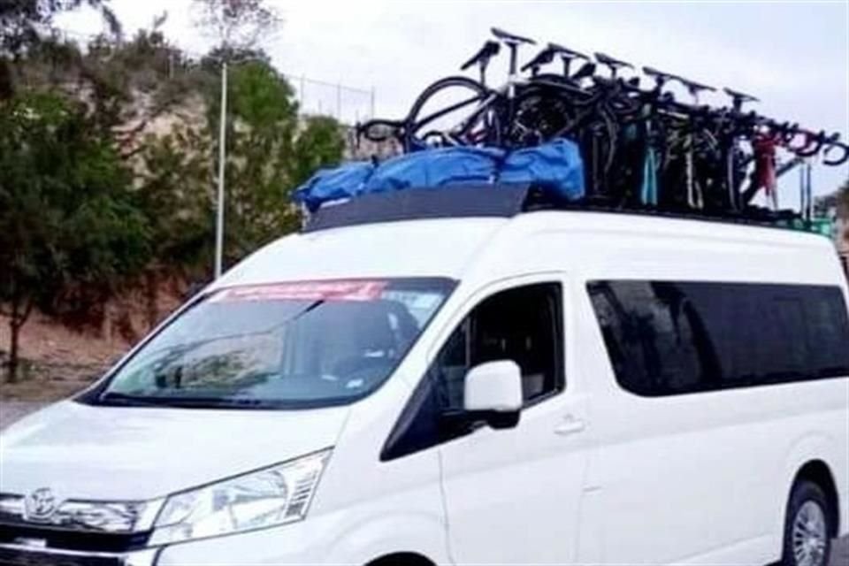 Los sujetos armados se llevaron una camioneta y nueve bicicletas con un valor de 100 mil pesos cada una.