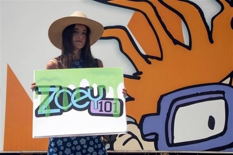 La actriz Alexa Nikolas de 'Zoey 101' protesta por el ambiente laborar inseguro dentro de Nickelodeon.