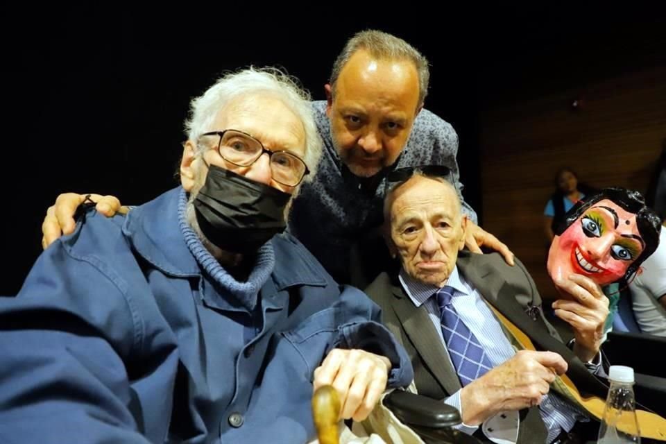 Alan Glass, Tufic Makhlouf y Pedro Friedeberg durante la proyección del documental 'Visiones reales', sobre la obra de la surrealista Bridget Bate Tichenor.