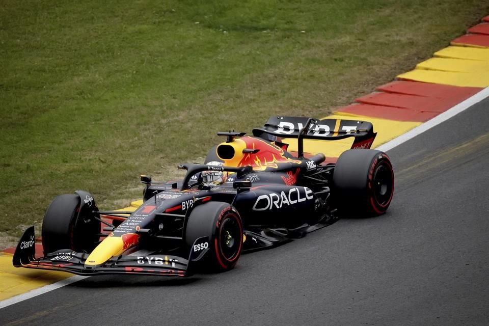 Max Verstappen tendrá que cumplir con las penalizaciones.