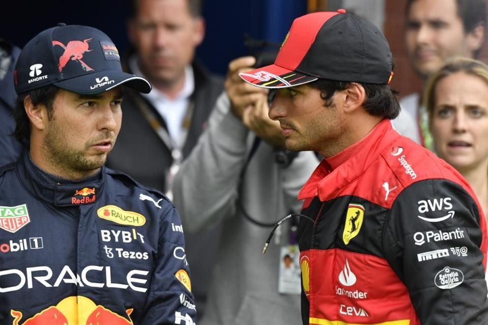 Checo Pérez y Carlos Sainz arrancarán en la primera línea del GP de Bélgica.