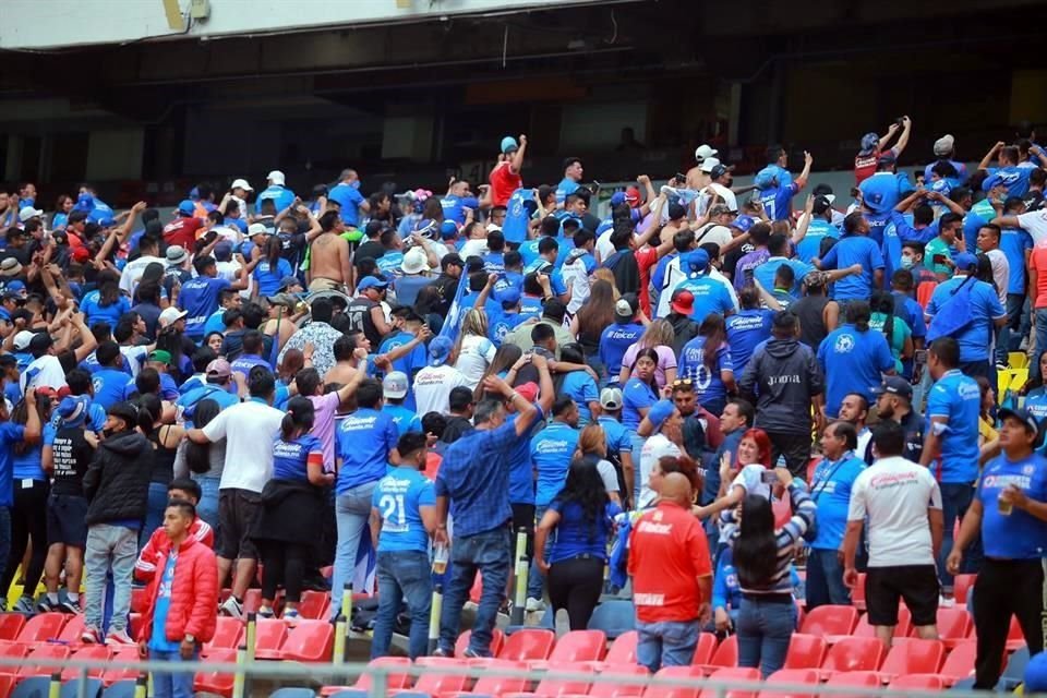 La afición le dio la espalda al equipo.