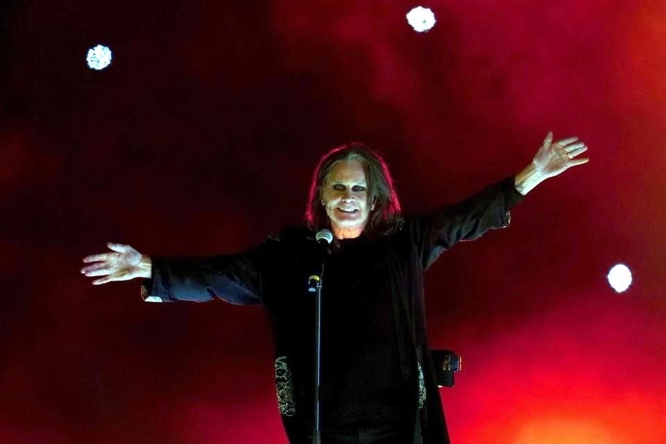 Ozzy Osbourne está listo para regresar a vivir a Reino Unido y abandonar su casa en California, tras el aumento de la violencia con armas en EU.