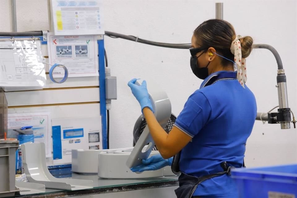 Las empresas globales sugirieron revisar el régimen de horas extraordinarias.