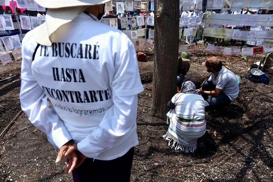 Colectivos llevaron a cabo performances y actividades culturales referentes a la desaparición en la Ciudad y todo el País.