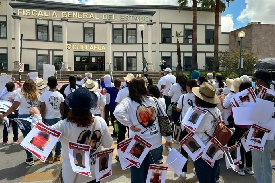 Los manifestantes exigieron la actuación de las autoridades para encontrar a sus familiares.