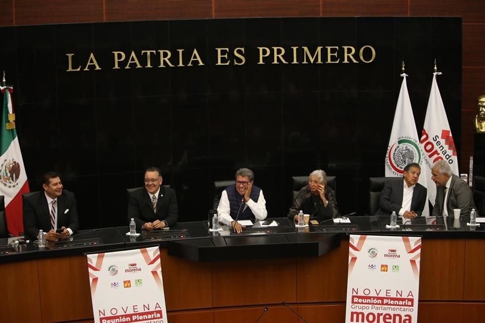 Los senadores Alejandro Armenta, Gabriel García, Ricardo Monreal, Olga Sánchez Cordero, Higinio Martínez y José Narro.