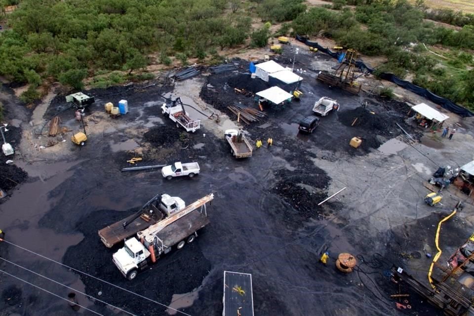 El sábado, cuando se cumple un mes de la inundación en la mina 'El Pinabete', se realizará un servicio religioso junto a la entrada de los 'pozos' para los familiares de los mineros.