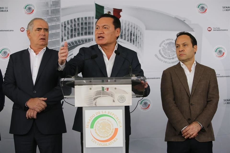 Julen Rementería, Miguel Osorio Chong y Clemente Castañeda, coordinadores de PAN, PRI y MC, respectivamente.