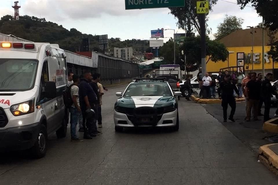 Cuatro personas resultaron lesionadas tras ser arrolladas por una camioneta sobre Circuito Interior, en la Alcaldía Venustiano Carranza.