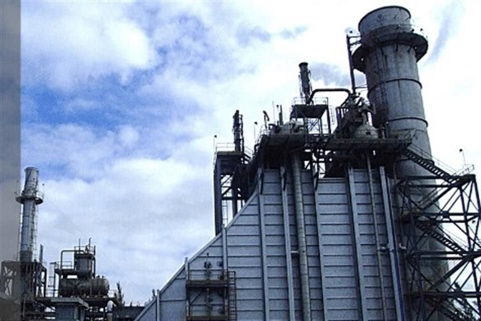 Iberdrola firmó un acuerdo por 6 mil mdd para vender 13 plantas de generación eléctrica; AMLO calificó esta operación como una 'nueva nacionalización'.