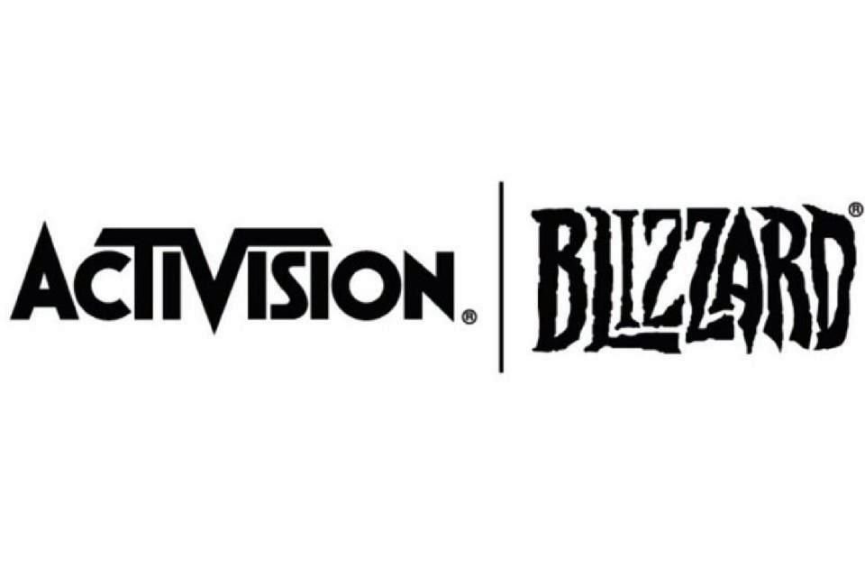 Los logos de Activision, compañía que está por ser comprada por Microsoft.