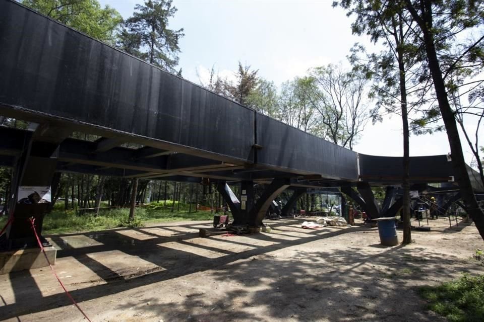 De la Glorieta, se extiende hasta la Calzada de los Compositores, en la Segunda Sección del Bosque de Chapultepec.