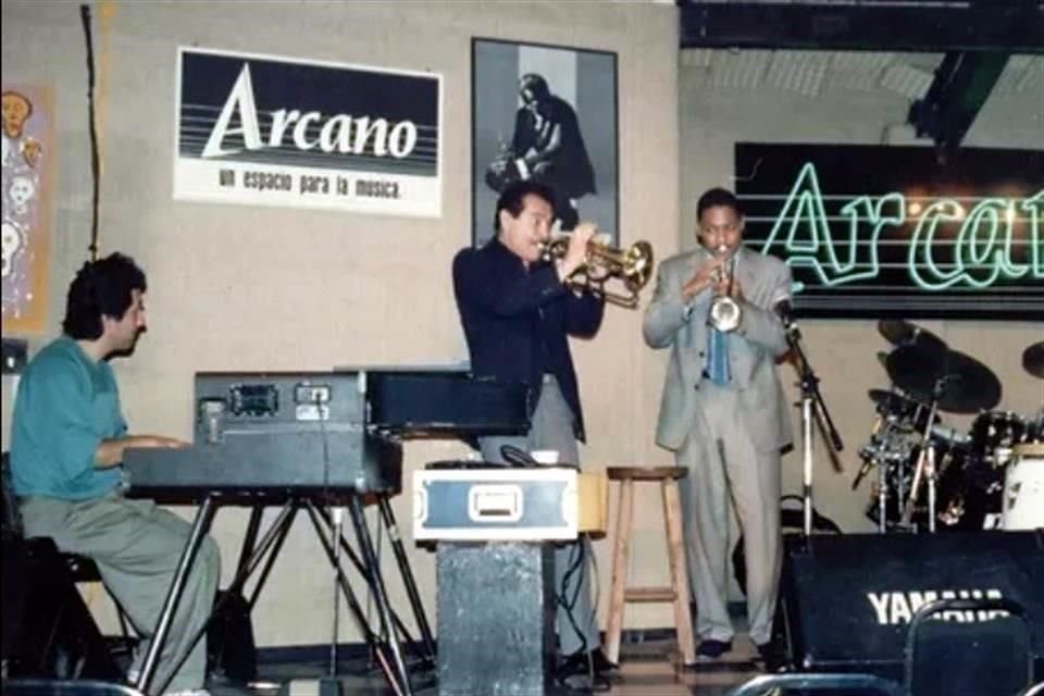 Infanzón puede jactarse de haberse echado un palomazo con Chilo Morán y Wynton Marsalis. Aquella 'noche memorable' sucedió en 1991 en mítico Club Arcano, sobre División del Norte, entonces un centro neurálgico del jazz mexicano.
