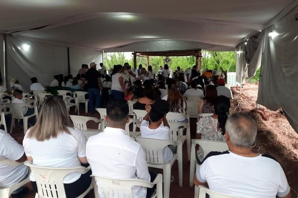 A la ceremonia sólo tuvieron acceso autoridades y familiares de los mineros atrapados.