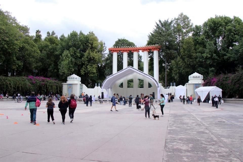 Los visitantes pudieron volver a utilizar el espacio del teatro al aire libre del Parque México, en la Colonia Condesa, luego de sufrir deterioro durante la pandemia.