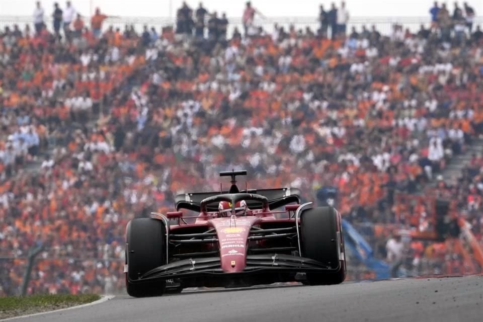 Charles Leclerc rescató el día para la Scuderia, al finalizar tercero.