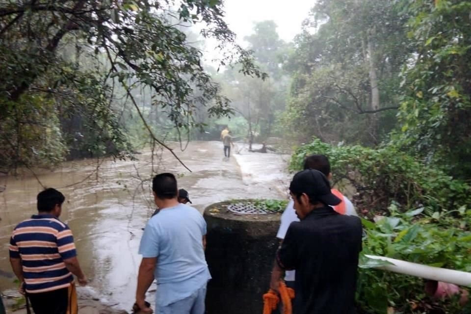 Autoridades supendieron las clases en Acapulco (foto) y otras zonas de la costa del Estado.