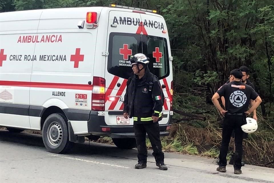 El accidente quedó al descubierto cuando automovilistas que pasaban por la zona observaron el vehículo y dentro se podía ver a una de las víctimas