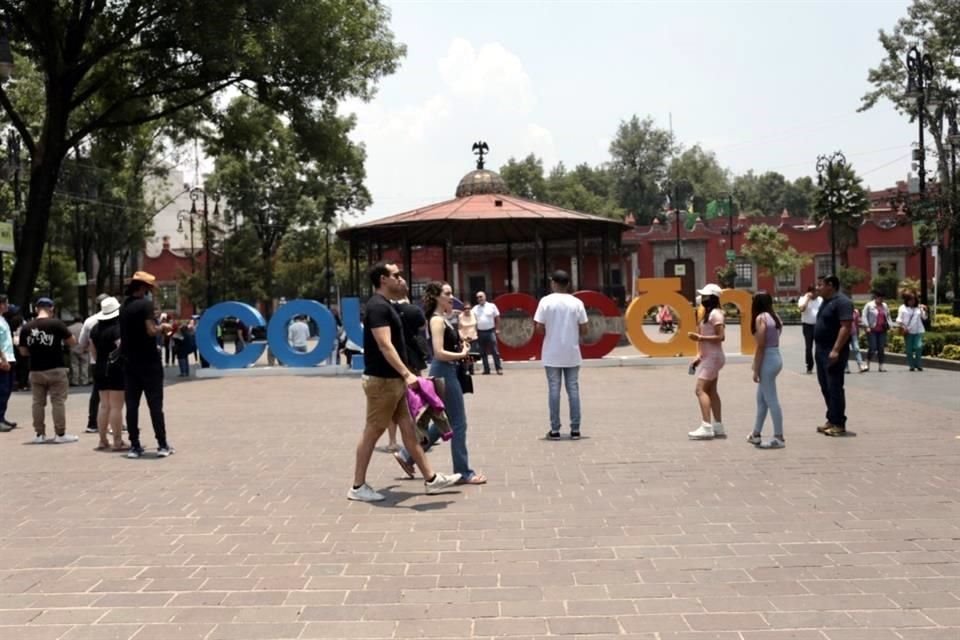 Cristalazos, robos a transeúntes y de autopartes son algunos de los delitos que vecinos del centro de Coyoacán padecen desde hace meses.