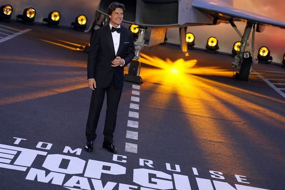 Tom Cruise se viralizó tras realizar una acrobacia en una avioneta para promocionar la cinta 'Misión Imposible: Sentencia Mortal'.