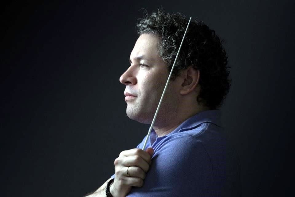 'Yo no me considero una superestrella. Tengo la oportunidad, evidentemente, de trabajar con grandes artistas pop. Pero para mí es un privilegio', dice el director de orquesta Gustavo Dudamel.