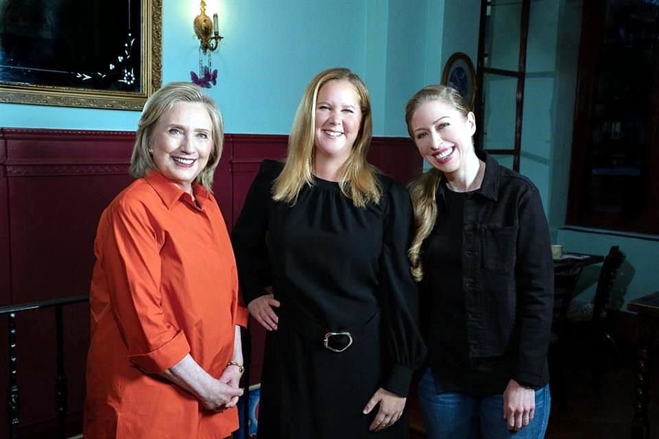 Hillary Clinton y Chelsea también convivieron con la actriz y comediante Amy Schumer.