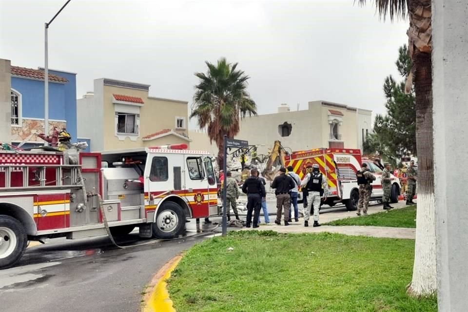 Al sitio acudieron elementos de Bomberos, ambulancias de distintas corporaciones, así como de la Fiscalía y policías, del Ejército Mexicano y de la Guardia Nacional.
