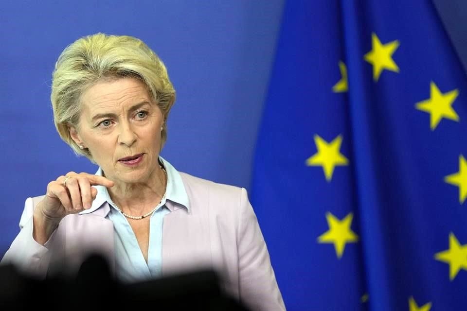 La presidenta de la Comisión Europea, Ursula von der Leyen, habla durante una conferencia de prensa el miércoles.