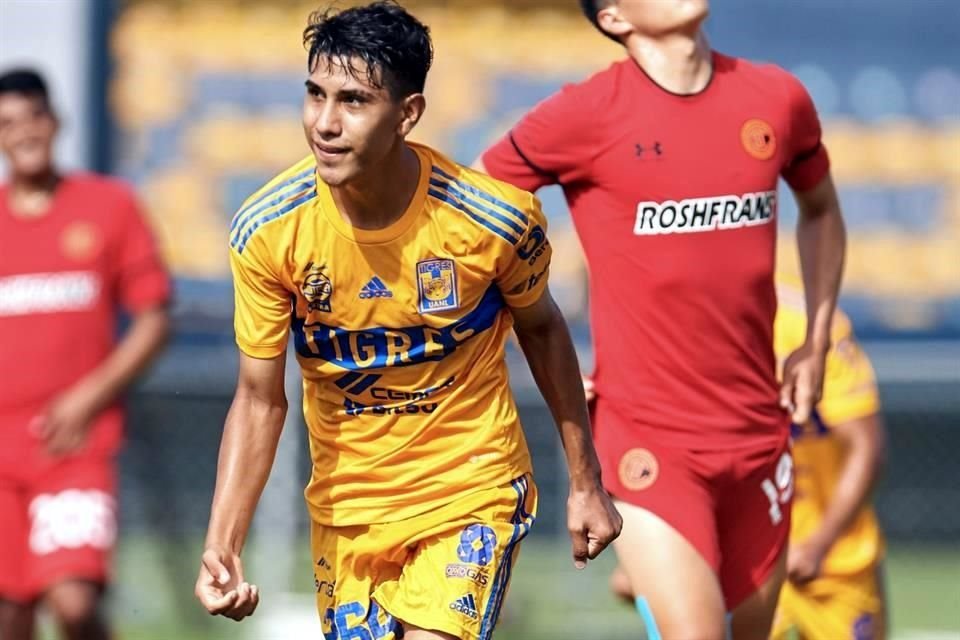 Isaas Galvn marc el gol del triunfo de Tigres Sub 20, mientras que su hermano Isac marc en la victoria de Tigres Sub 18.