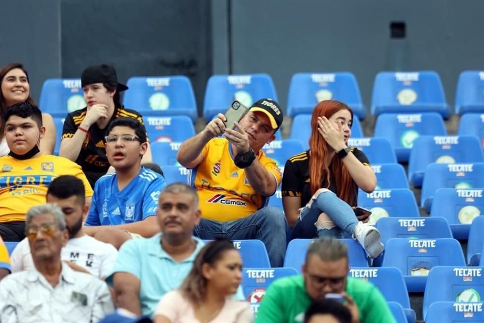 Repasa las imágenes del color y del juego Tigres-Toluca.