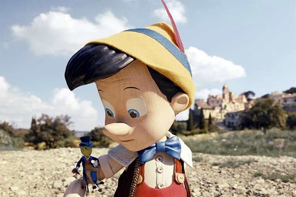 En esta adaptación live action, Tom Hanks interpreta a Geppetto y Benjamin Evan Ainsworth le da voz al protagonista, Pinocho.