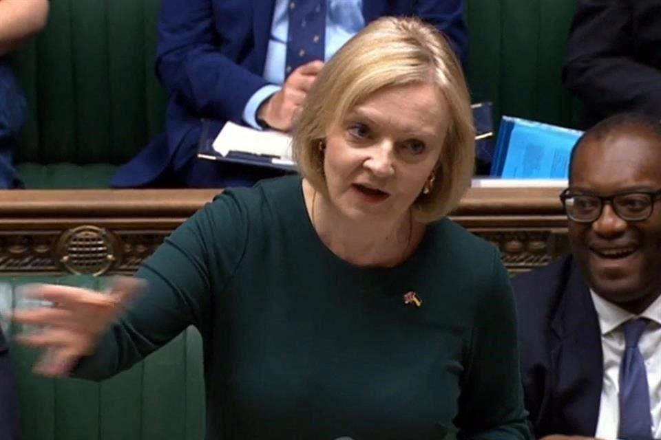 Liz Truss durante un mensaje al Parlamento de Reino Unido este jueves.