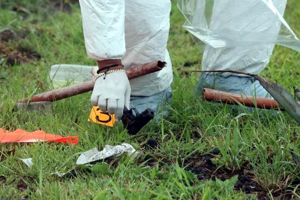 Junto al sujeto abatido fue localizado un equipo de radiocomunicación y un arma de fuego.