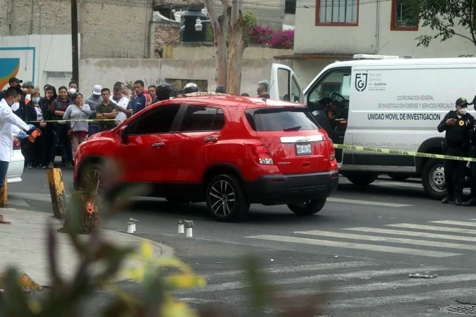 Los policías encontraron cuatro casquillos en el lugar. 