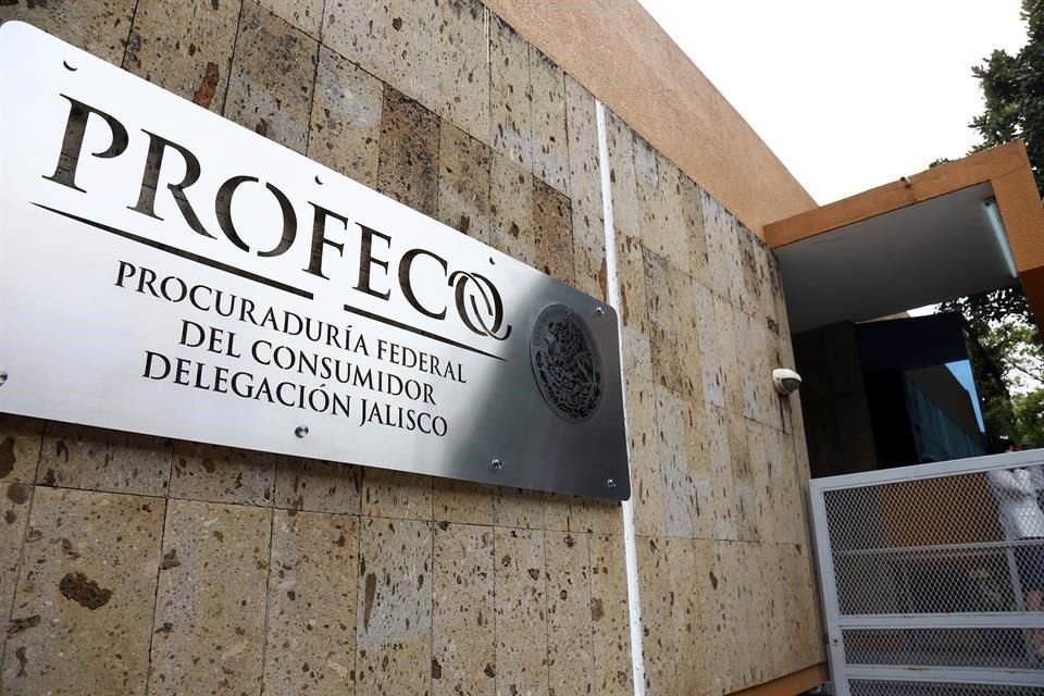 El contrato de adhesión es el documento elaborado unilateralmente por el proveedor de la vivienda.