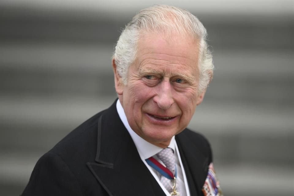 Tras el fallecimiento de Isabel II, Carlos se ha convertido en el nuevo Rey de Reino Unido; es la persona de mayor edad en acceder al trono.