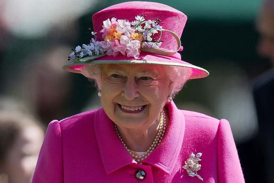 Los sombreros y las perlas fueron accesorios característicos de la Reina Isabel II.